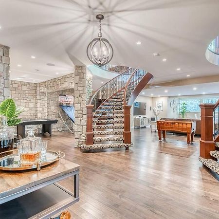 French Chateau W/Swim Spa & Theatre: 11,700 Sqft YYC Eksteriør bilde