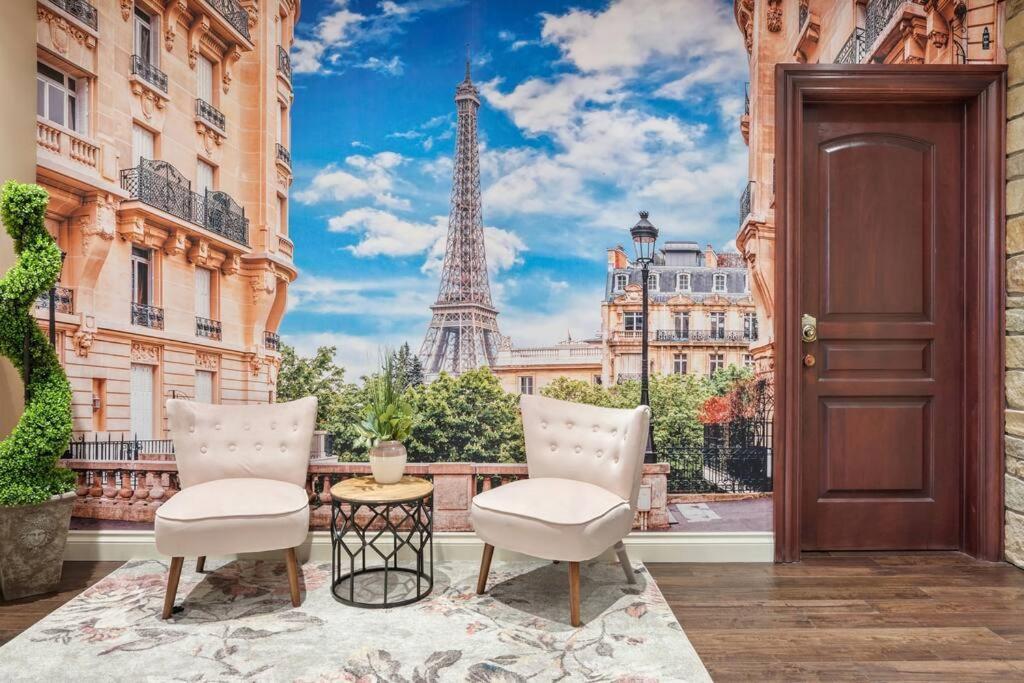 French Chateau W/Swim Spa & Theatre: 11,700 Sqft YYC Eksteriør bilde