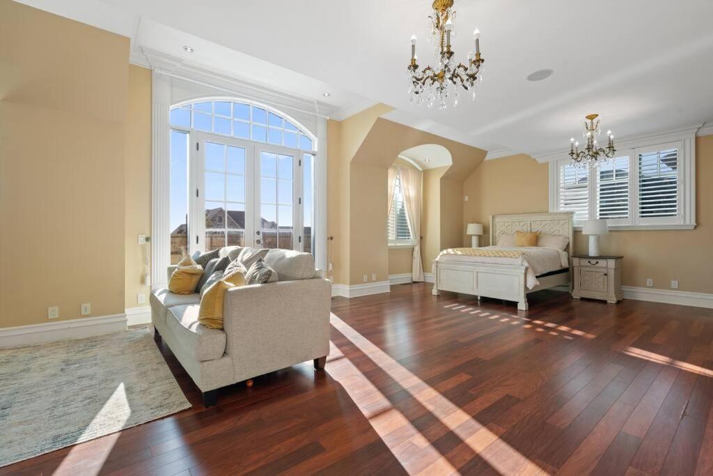 French Chateau W/Swim Spa & Theatre: 11,700 Sqft YYC Eksteriør bilde