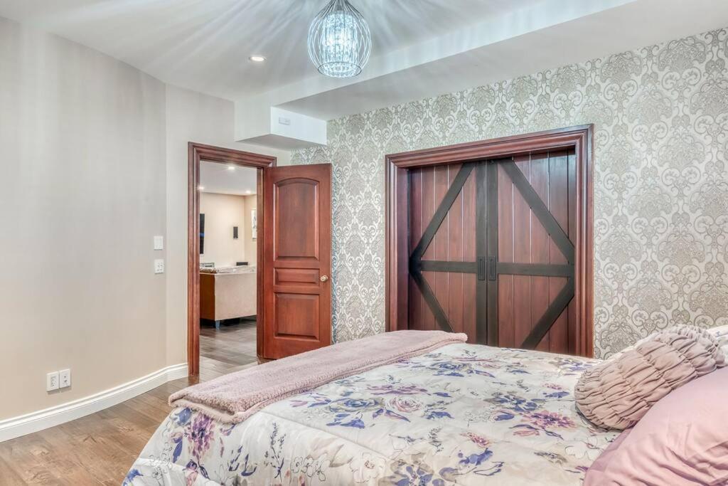 French Chateau W/Swim Spa & Theatre: 11,700 Sqft YYC Eksteriør bilde