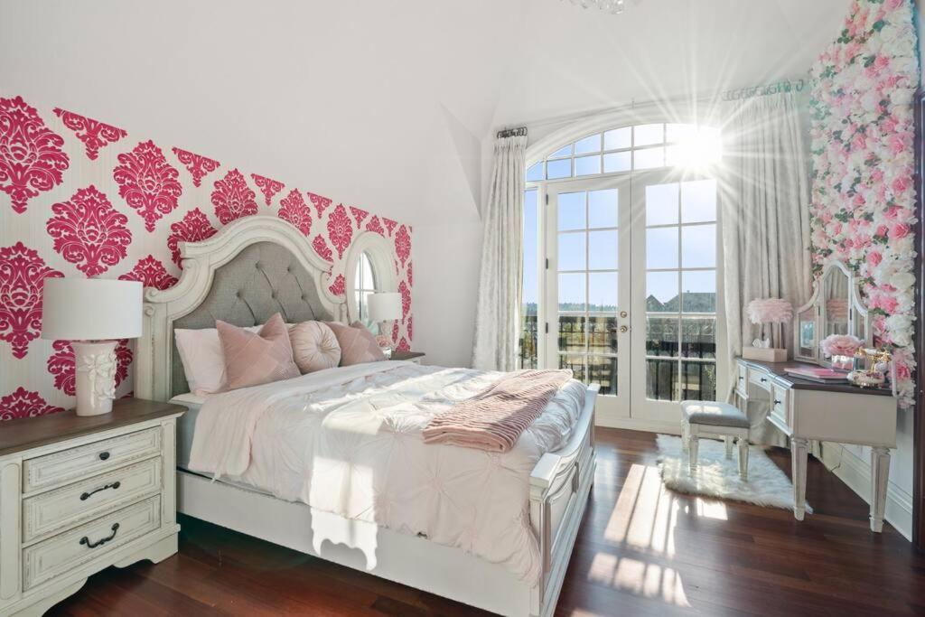 French Chateau W/Swim Spa & Theatre: 11,700 Sqft YYC Eksteriør bilde