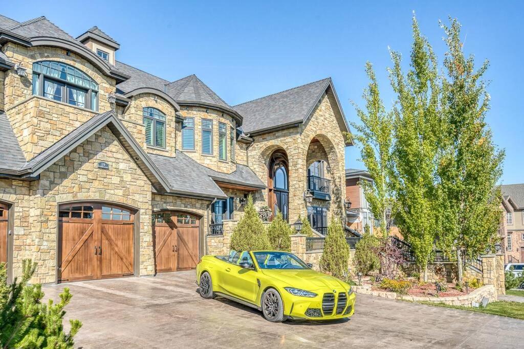 French Chateau W/Swim Spa & Theatre: 11,700 Sqft YYC Eksteriør bilde