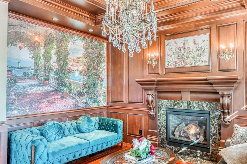 French Chateau W/Swim Spa & Theatre: 11,700 Sqft YYC Eksteriør bilde